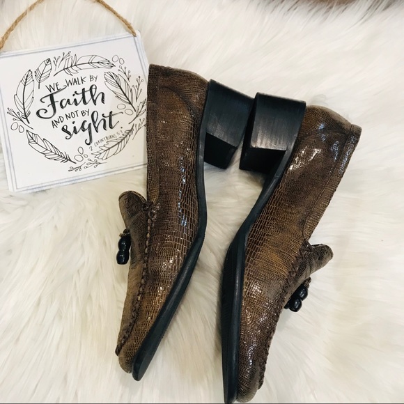 Stuart Weitzman Brown Embossed Loafers Sz 8.5AA - Picture 4 of 9